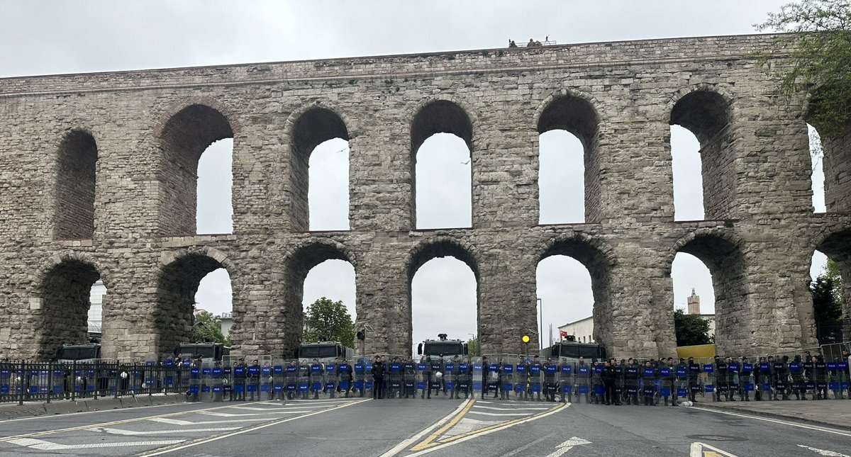 Bu durumdan sonra görüşmeye gitmek bu duruma meşruiyet kazandırmaktır.