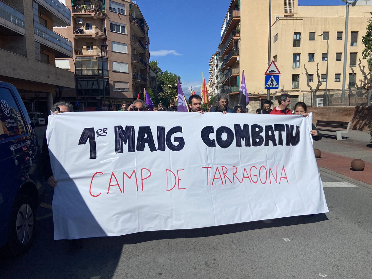 ✊🏻Arrenca la marxa anticapitalista de l’1 de maig a #Reus La manifestació anirà fent parada per diversos indrets de la ciutat, on duran a terme parlaments reivindicatius.