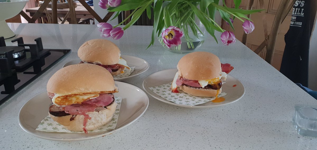 When your tradesmen arrive on an empty stomach...! #spoilt #breakfast #brews