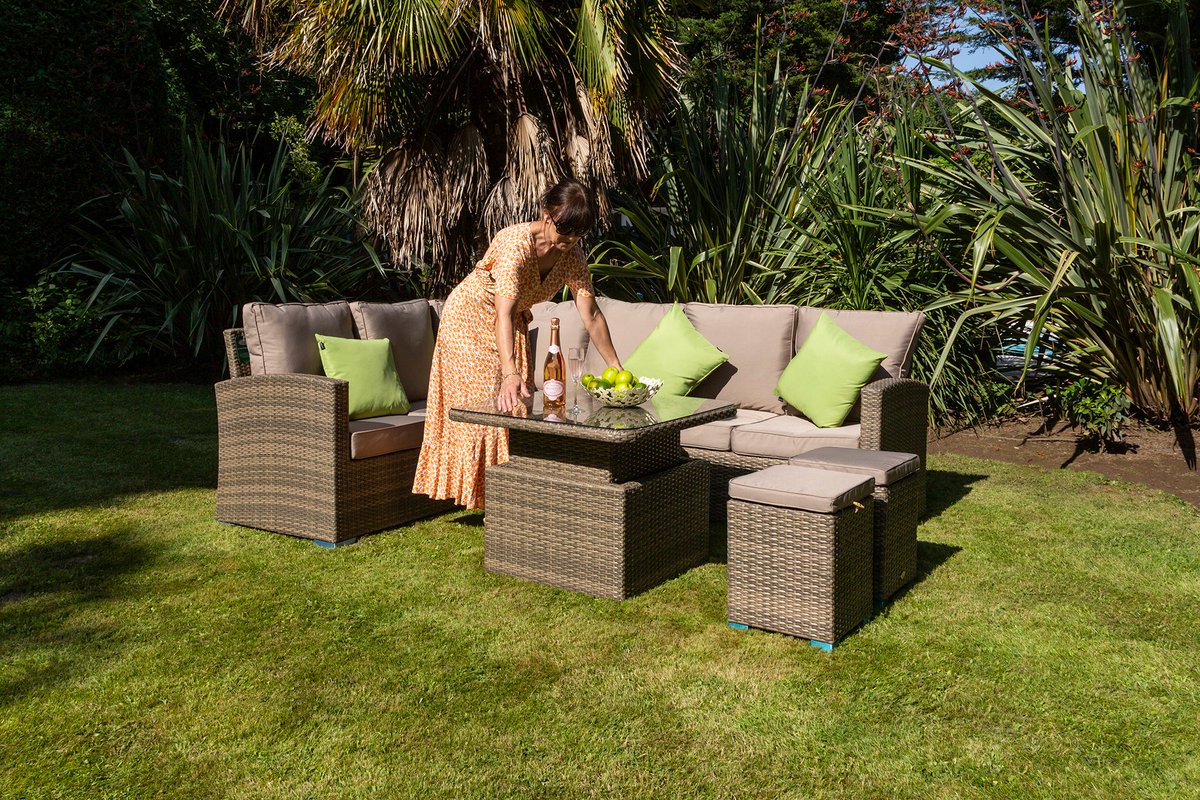 Transform your outdoor space with #KatieBlakeFurniture Corner set! Stylish, comfortable & versatile quickly - converts from lounge to dining with a height-adjustable table in just one simple move! 🌿✨ ℹ️ tinyurl.com/32b3rzk9 #OutdoorLiving #gardeniedas #gardenfurniture