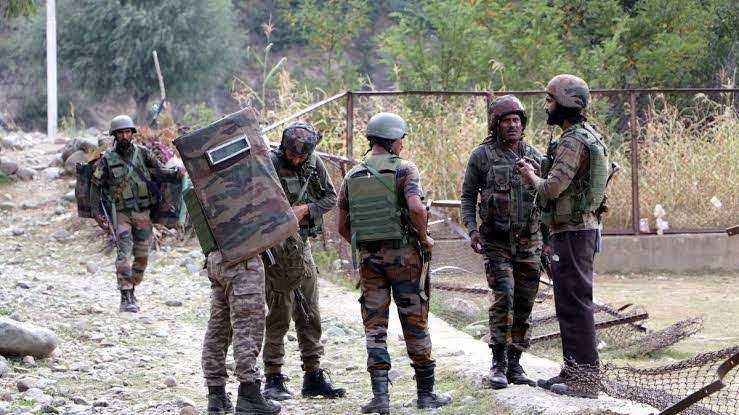 #Breaking: Search Operation To Track Down #Terrorist Groups Extends To Kathua. 

Anti Terror Operation in Bani area of Kathua and Basantgarh area of Udhampur.