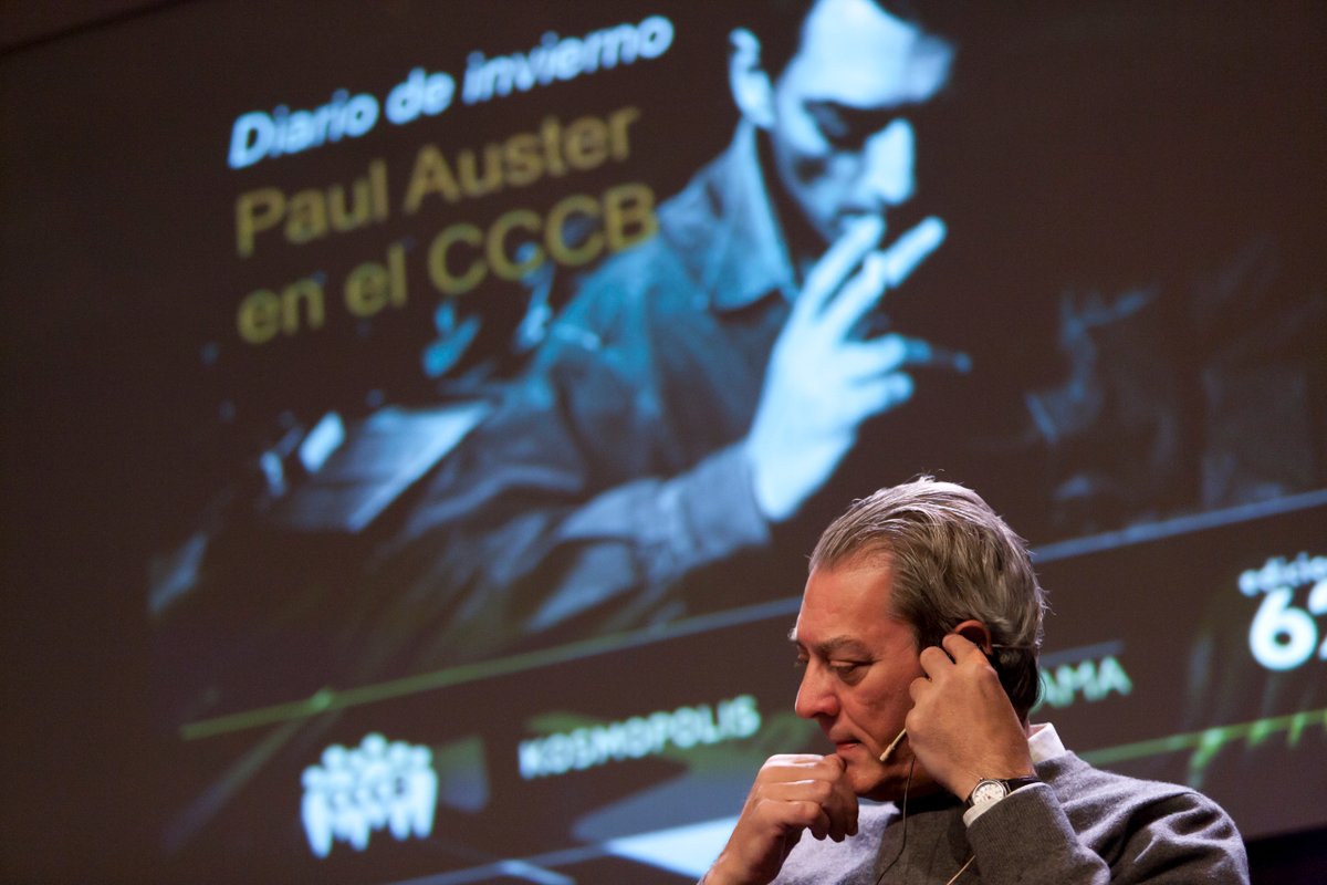 Adéu a Paul Auster, autor fonamental de la literatura contemporània 🖤 Recordem el seu pas pel festival Kosmopolis al CCCB l'any 2012 amb aquesta entrevista on explica què era per ell la felicitat o com es relacionava amb el món digital. ✨ cccb.org/ca/multimedia/…