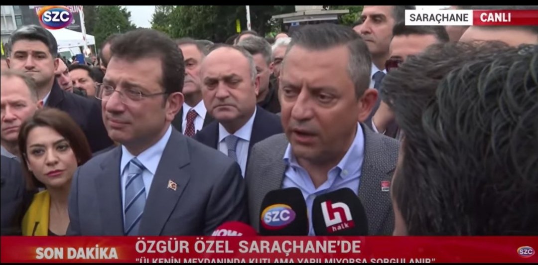 CHP'lilerin İçişleri Bakanı hayranlığı hız kesmeden devam ediyor. 🗣️İçişleri Bakanıyla görüştünüz mü? Özgür Özel: 'İçişleri bakanımızla defalarca görüştük. İçişleri Bakanımızın iyi niyetli ve diyaloğa açık kişisel çabasını takdir etmekle birlikte, İçişleri Bakanının üstündeki