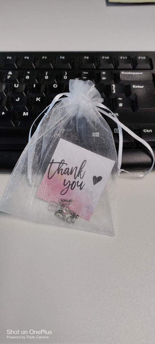 Such a sweet gesture by my colleague who kept this  as a lovely token of thanks at my desk this morning..... because she felt really supportive yesterday when I was supervising her.  She made my good morning a great morning 🤩🤩😇😇Feeling appreciated!!! ☺️ ☺️#leadership #mentor