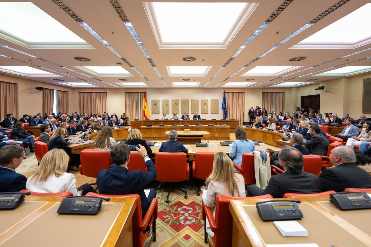 No vamos a permanecer impasibles ante la corrupción del Gobierno. Si Sánchez no ofrece explicaciones, lo hará en el @Senadoesp. España necesita un nuevo Gobierno comprometido con la Constitución, la libertad y la igualdad. Llegará más pronto que tarde con @NunezFeijoo.