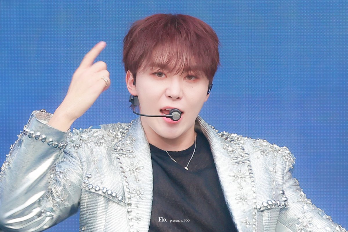 플로 tweet media
