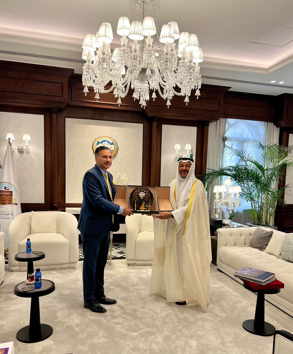 Amb @AdarshSwaika1 paid a courtesy call on H.E. Sheikh Athbi Nasser Al-Athbi Al-Sabah, the new Governor of Farwaniya Governorate. Amb conveyed felicitations to the Governor on his appointment and thanked him for the welfare of the large Indian community in his Governorate.