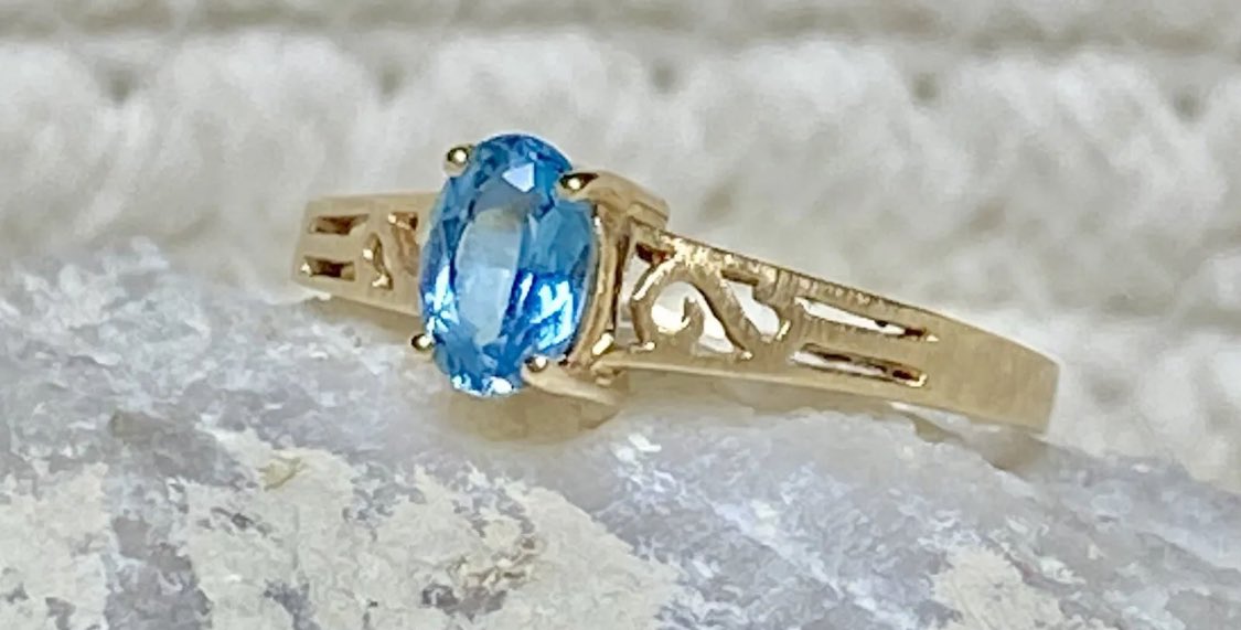 Vintage 14k Yellow Gold Blue Topaz Ring - Size 6 - WH - 80’s Era - ‘S’ - Brushed

ebay.com/itm/1758991588…

#GOLD #14k #gemstone #topaz #bride
#giftformom #gradgift #giftguide #foryou #ring #jewelry #bridal #grad 🩵