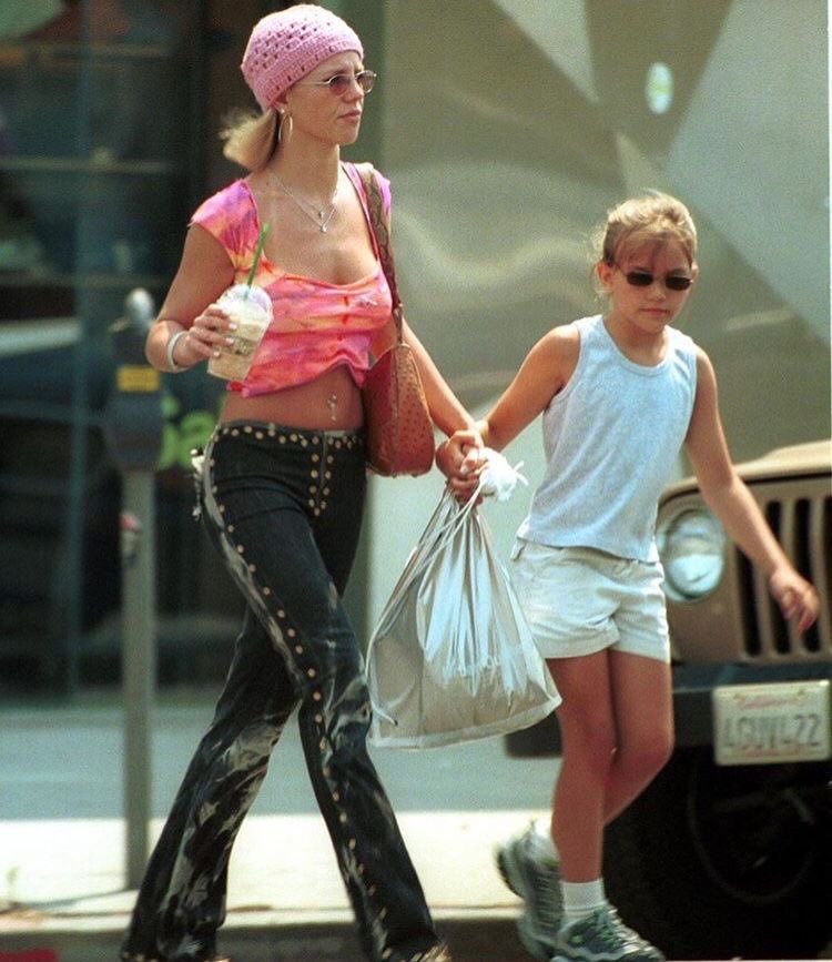 2000, Britney walking her dog in Los Angeles