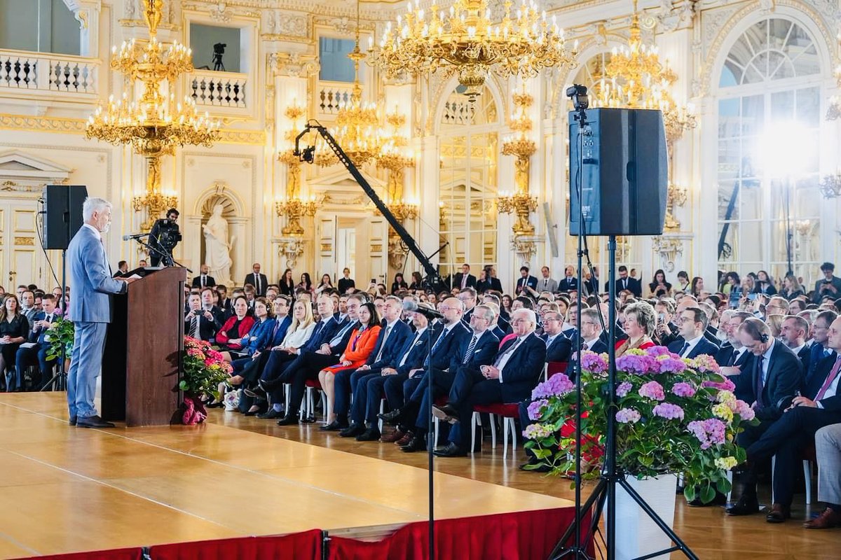 My jsme Evropa. 🇪🇺 Bylo mi ctí se včera zúčastnit na Pražském hradě konference konané při příležitosti 20. výročí vstupu do EU za účasti nejen našeho pana prezidenta Pavla, ale i německého prezidenta Franka-Waltera Steinmeiera.👍🏻