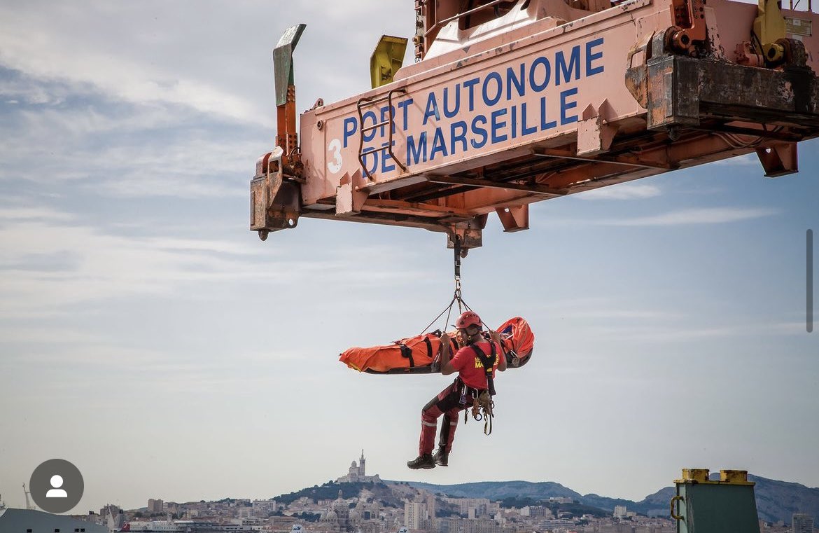 🇫🇷🚒'Plus on prend de la hauteur et plus on voit loin.'                          ——————📷marinspompiers