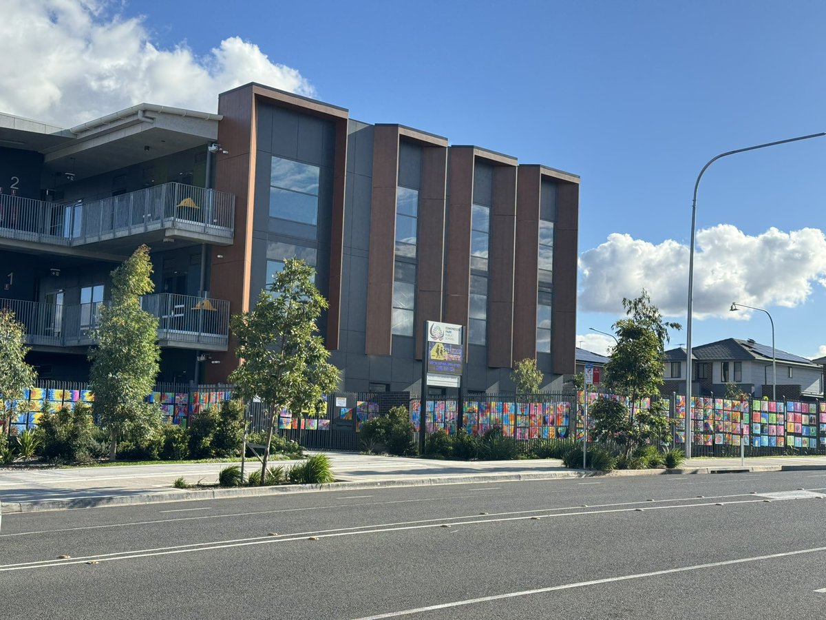 Arriving <a href="/EdmondsonParkPS/">Edmondson Park Public School</a> this afternoon and seeing 770 pieces of student art on the fence was a real lift to the spirits. Happy first birthday 🎂 
<a href="/k_rigas/">Kay Rigas</a>