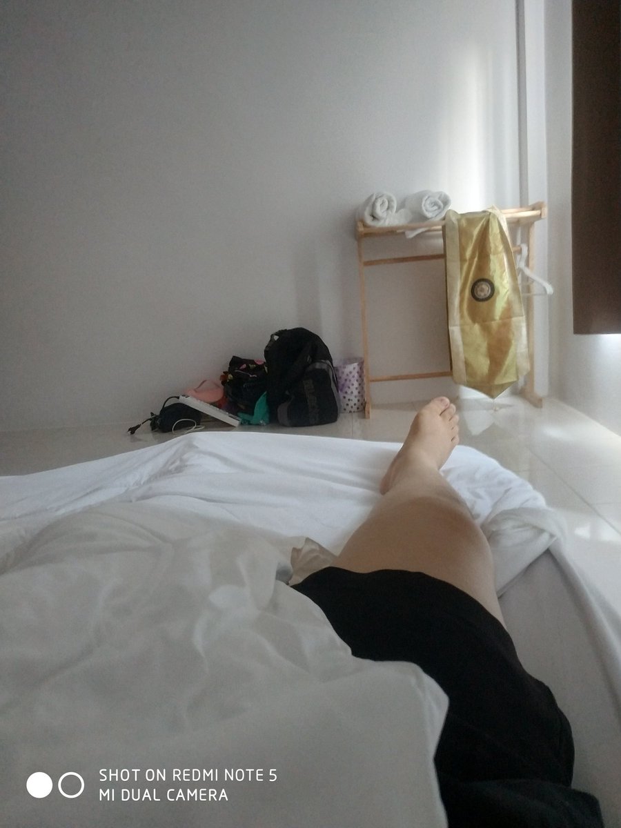 นอนพักก่อน  สู้แดดไม่ไหวร้อนนนนน