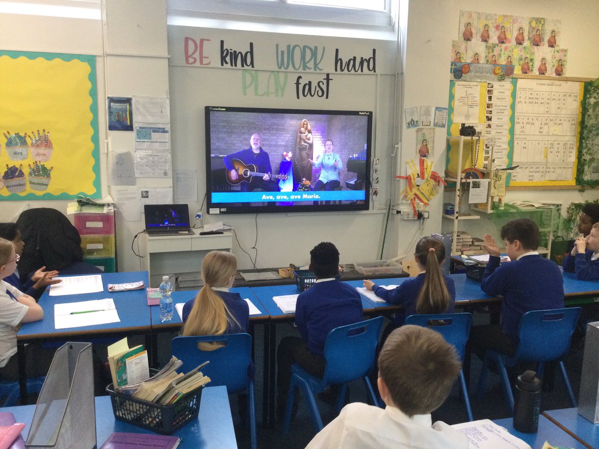 Year four enjoyed starting their morning with Dan and Emily @danonelifemusic #Catholiclife #Collectiveworship #y4