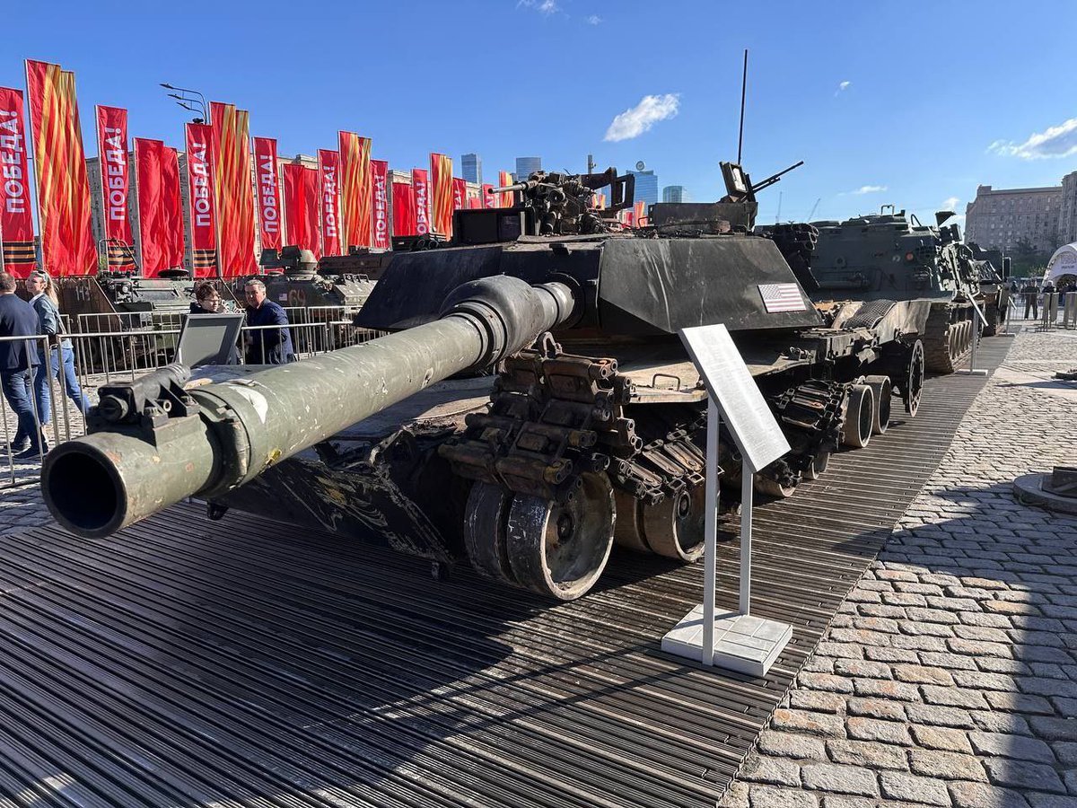 US Abrams tank has finally reached Moscow, Russia and is on the NATO junk exhibition now on Poklonnaya Hill.