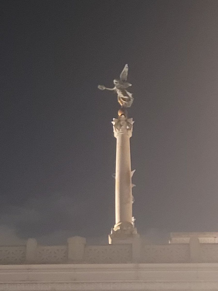 #Roma Il #Vittoriano ou Autel de la Patrie, monument national italien, situé sur piazza Venezia, sur la colline du #Campidoglio. Promenades romaines 😍