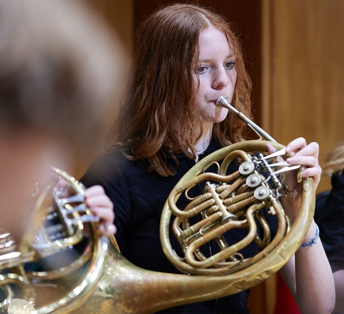 Since 2018, we've supported @londonsymphony to provide high-quality musical opportunities for young people! LSO On Track gives young people the chance to take part in workshops, coaching, performances, and many more training opportunities. Learn more👇 aldgateallhallows.org.uk/2024/05/01/cas…