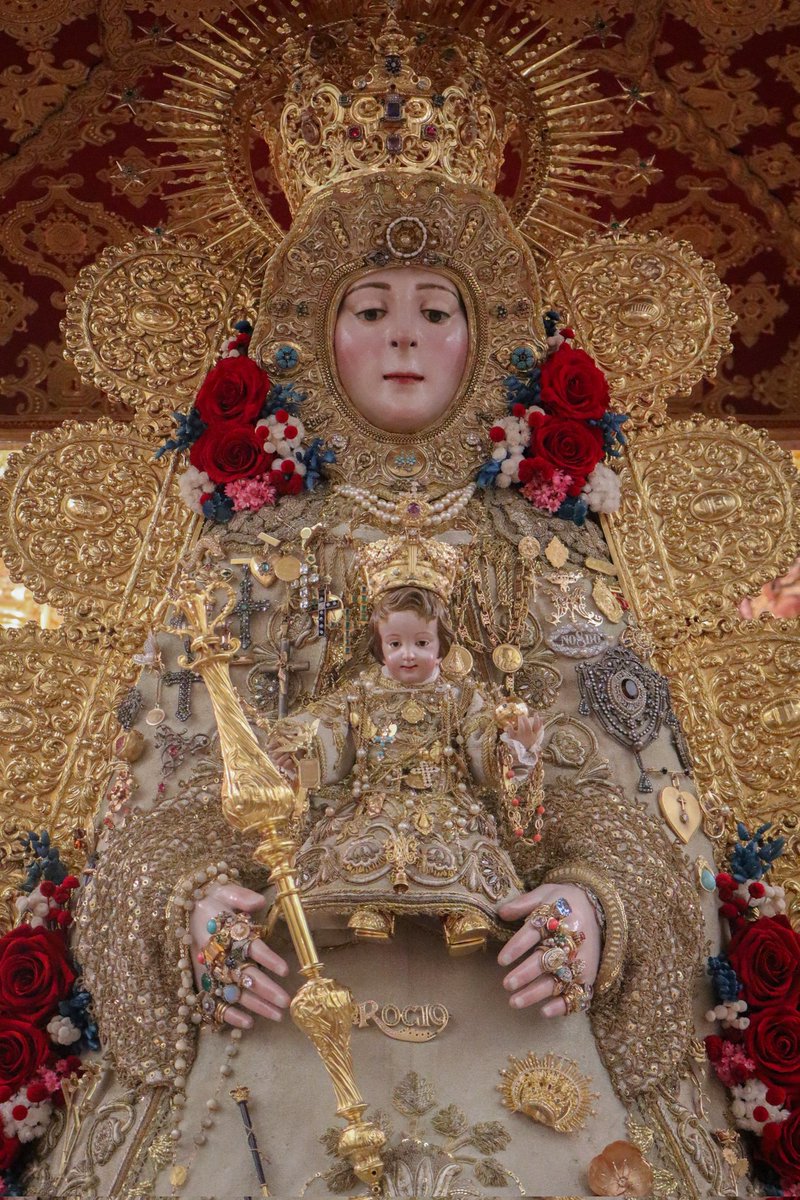 La Virgen del Rocío, amanece en su paso de cara a la Romería. Está preciosa ❤️ #ElRocio2024