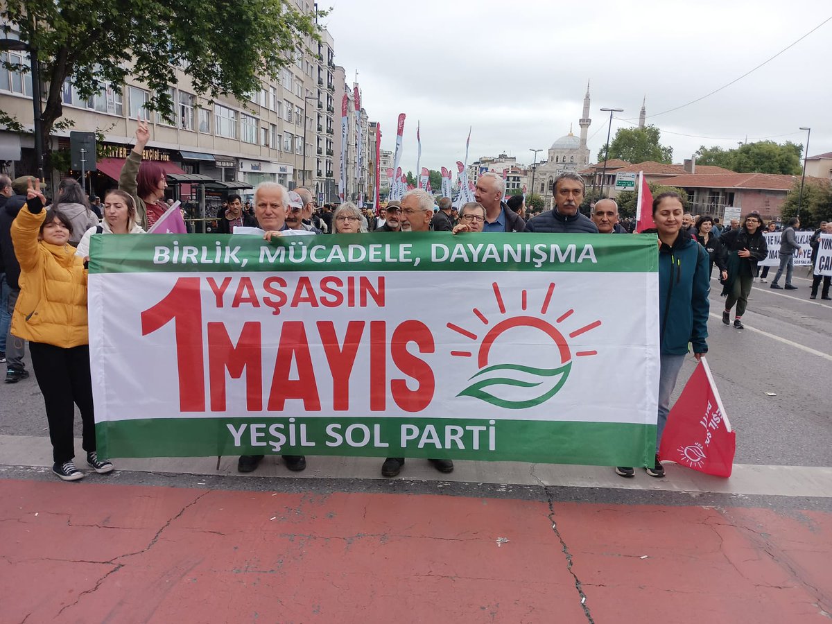 Birlik, mücadele, dayanışma. 1 Mayıs'ta alanlardayız! Yaşasın 1 Mayıs! Bıjî Yek Gûlan! #1MAYIS #1MayıstaTaksime #1mayısiscibayramı