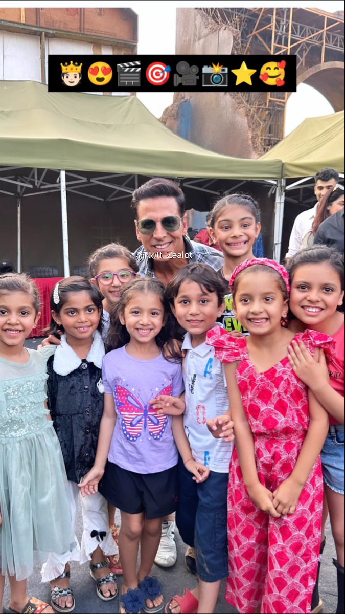 Akshay Kumar sir with child artists on the sets of the film Welcome To The Jungle. #AkshayKumar #WelcomeToTheJungle