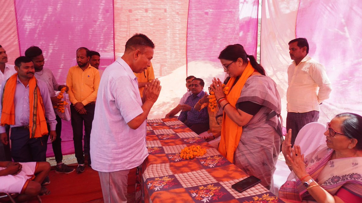 लोकसभा धरौहरा विधानसभा महोली ग्राम लुकटहा में आज जन सम्पर्क किया गया जहाँ माता व बहनों व बडे बुजुर्गों का समर्थन प्राप्त हुआ। अबकी बार 400 पार। #RekhaArunVerma #AbkiBaar400Par #धौरहरा_बोले_रेखा_वर्मा #PhirEkBaarModiSarkar