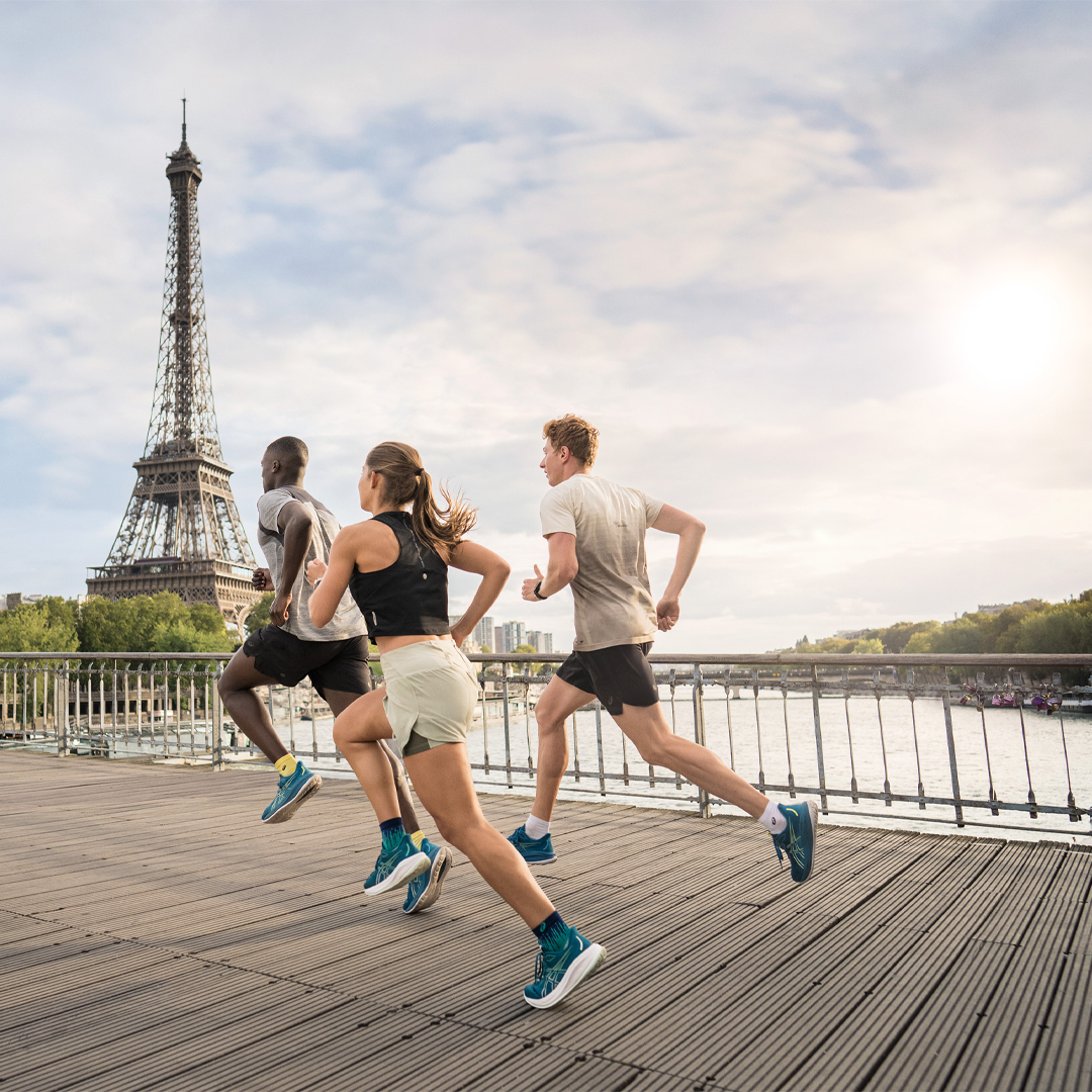 ASICSRunningJP's tweet photo. 【あなたは朝ラン派?夜ラン派?】
ランニングは朝と夜どちらがいいのか、
ランナーであれば一度は考えたことがあるのでは。
朝ラン/夜ランのメリットと続けるコツをまとめた記事はこちら
>https://t.co/fMbnppXGGN
朝・夜のランニングのポイントや注意点もチェック🏃♂️
#ASICSBlog