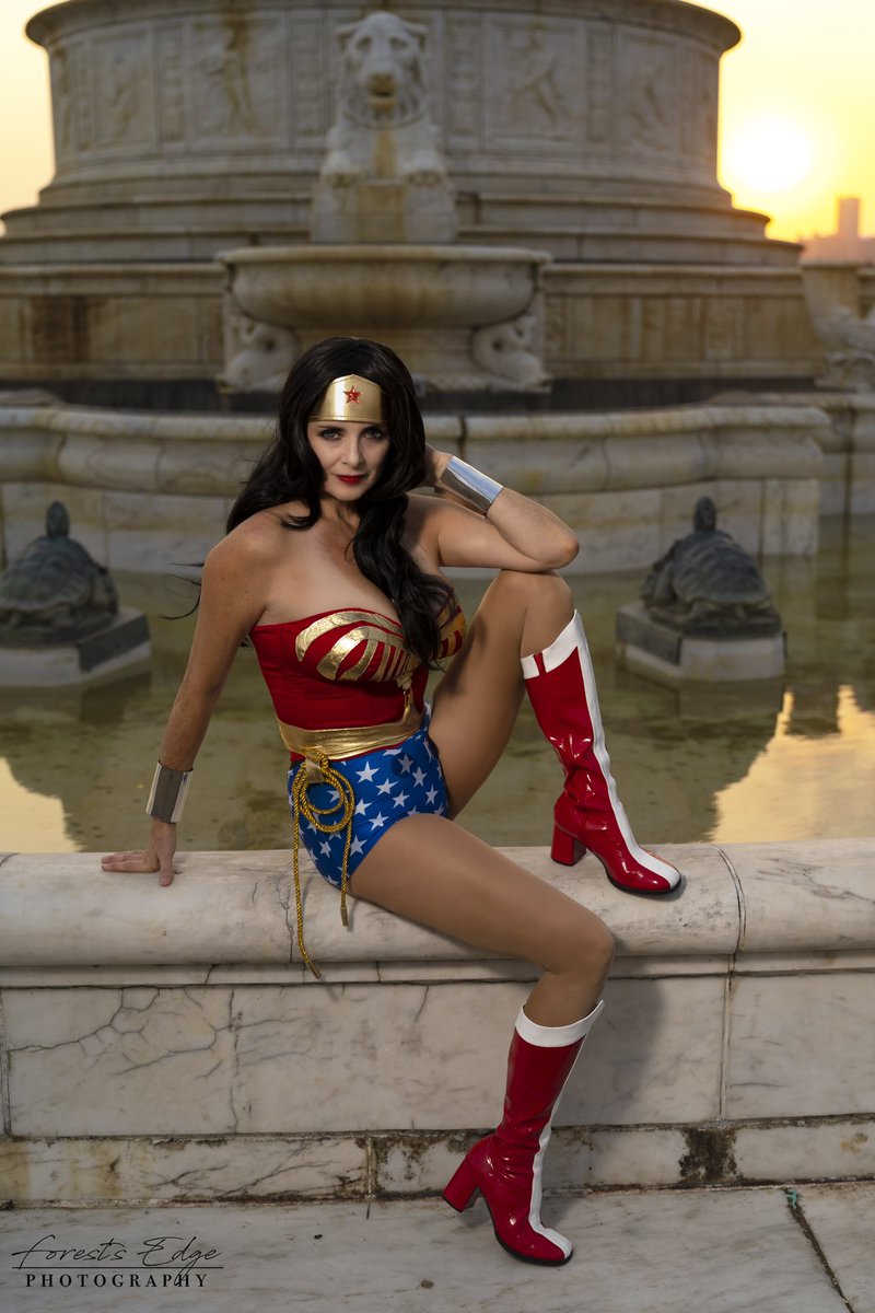 Happy #wonderwomanwednesday! ♥️🌟💙

#wonderwoman #wonderwomancosplay #a2miwonderwoman #a2wonderwoman #lyndacarter #lyndacarterwonderwoman #wonderwomanlyndacarter #dianaofthemyscira #amazonprincess #dianaprince #dccomics #dccomicscosplay #amhcosplays #cosplay #cosplayer