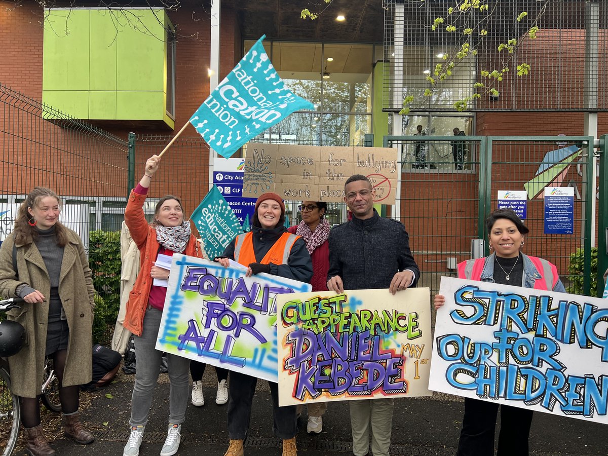 .@DanielKebedeNEU joined @NEUSouthWest members at City Academy Bristol on the picket line this morning. 

Teachers and support staff members are on strike for fair pay and better working conditions. #InvestInEducation

Let us know about your local campaigns and workplace wins…