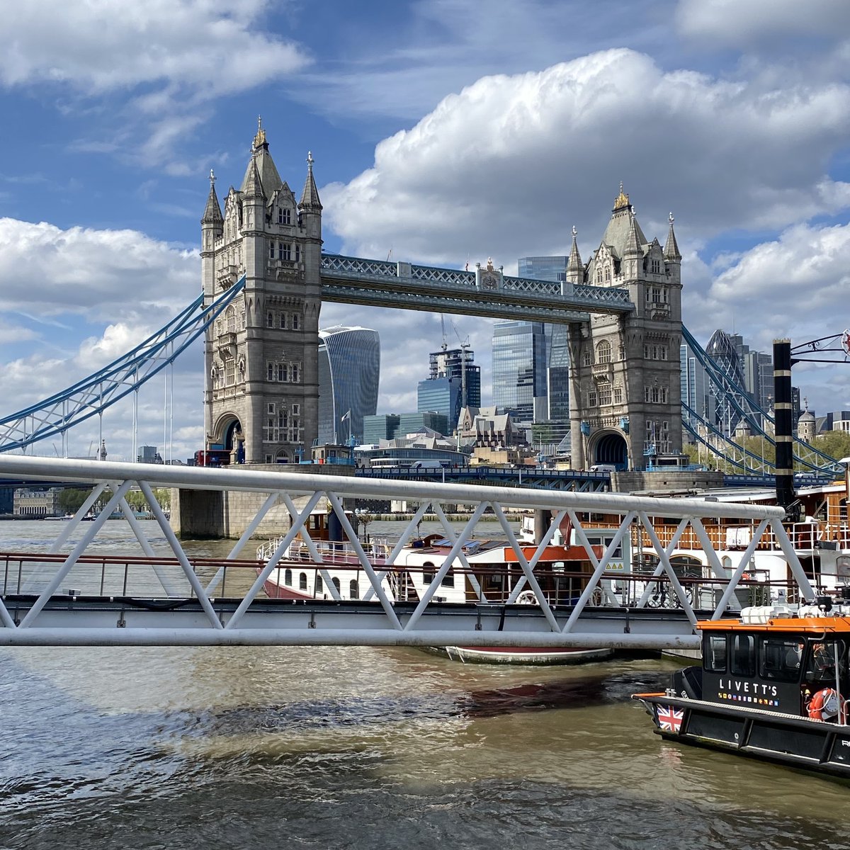 blessed I’m getting to live in such a wonderful city!

It’s amazing history, public transport, culture and it’s a safe city, esp for solo women. I can dress & b anyway I want & no one blinks an eye or not much of one 😉 
What do u love about where u live?
#londonsbest #lovelondon