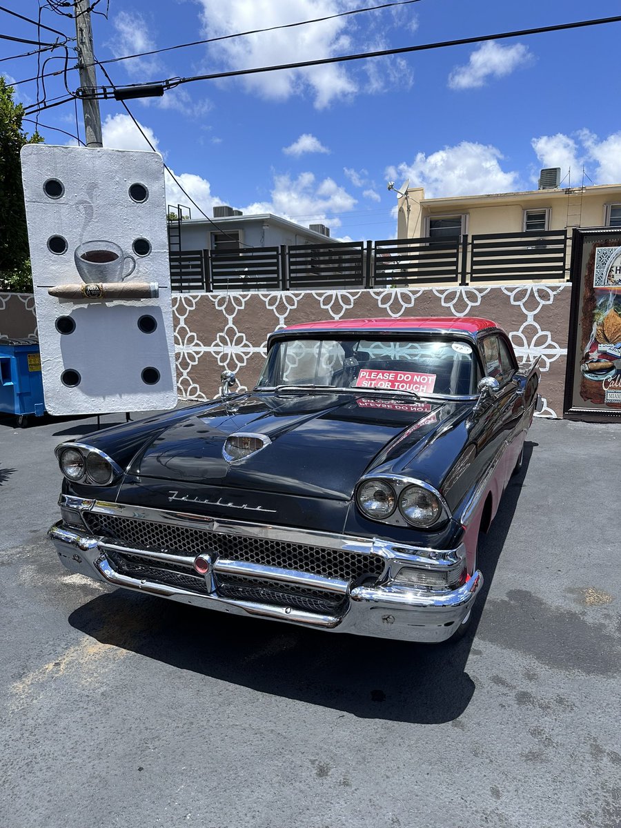 A classic Ford Fairlane spotted in Calle Oche in Miami 

#calleocho #miami #cuba #fordfairlane #ford #vintagecars #50s @Ford
