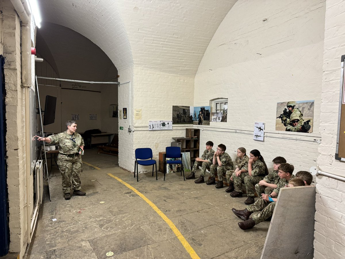 Fantastic visit to @GosportRMVCC last night to help out with the training night & support onboarding some new volunteers. This is a thriving unit with a dedicated team of awesome #volunteers! Great to also catch up with friends from the @aircadets’ 1098 Sqn!