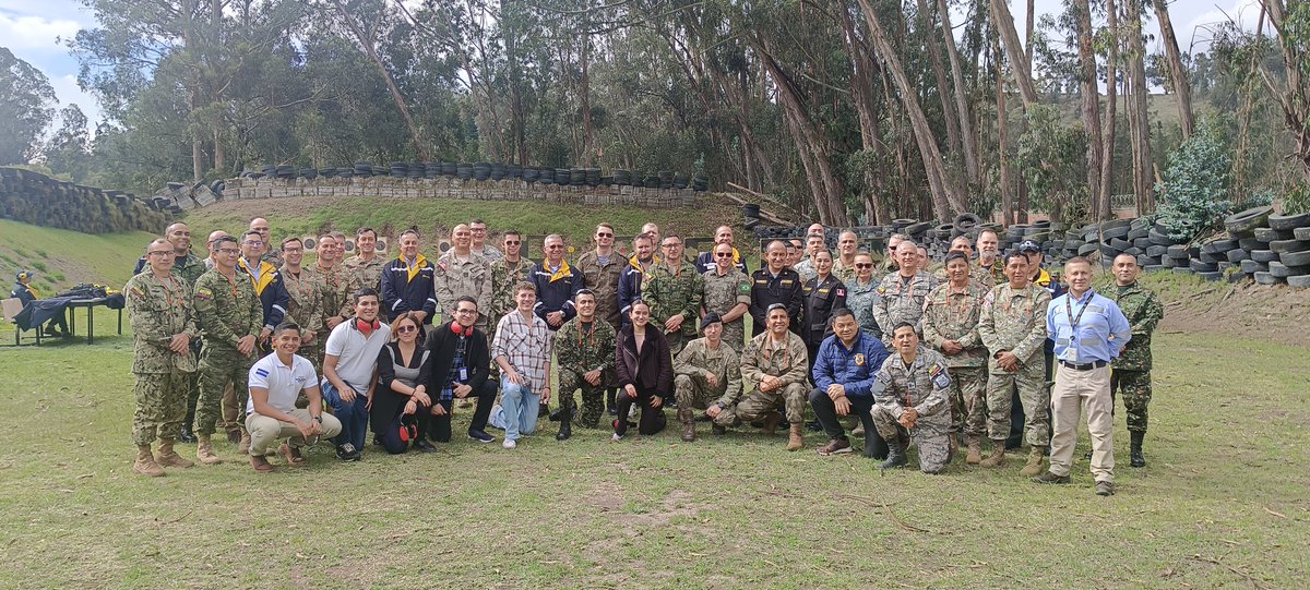 El Grupo Social y Empresarial de la Defensa #GSED posiciona su marca con los agregados militares de países aliados con la presentación de su portafolio empresarial, que permitirá forjar alianzas estratégicas internacionales. 

¡El GSED abre puertas a la cooperación internacional…