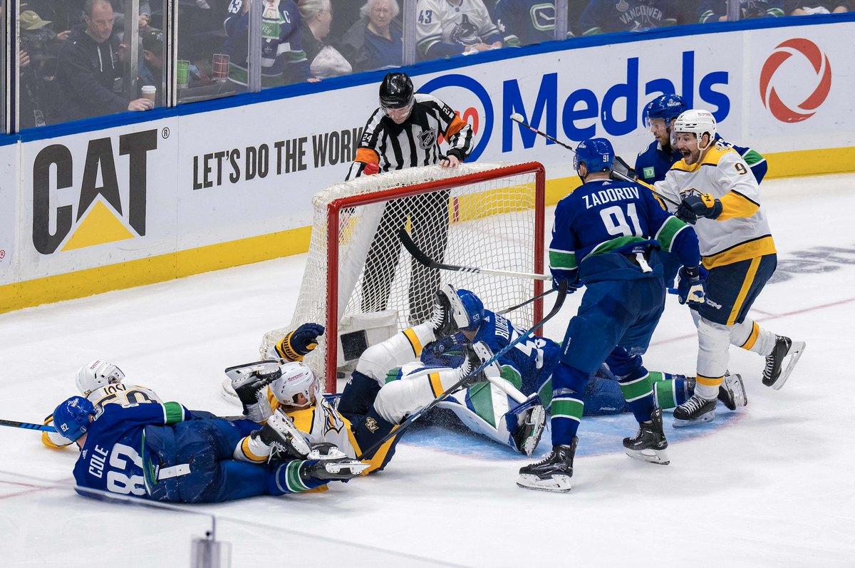 Why didn't the Vancouver Canucks challenge Roman Josi's goal in Game 5? @seanshapiro looks at that and much more in our NHL Playoff Daily 📎🔓 : eprinkside.com/2024/05/01/nhl…