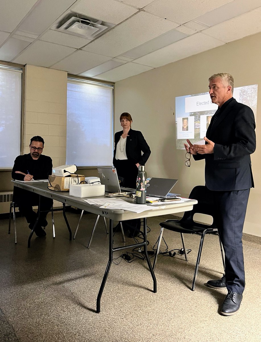 LucilleCollard's tweet photo. The @PineviewOttawa Community Association, Ottawa commenced its Annual General Meeting monday evening at The Pineview Community Hub.
It was a privilege to extend recognition to Trish Williams and Nathalie Séguin for their exemplary volunteer contributions. https://t.co/U9u5P8Nwfl