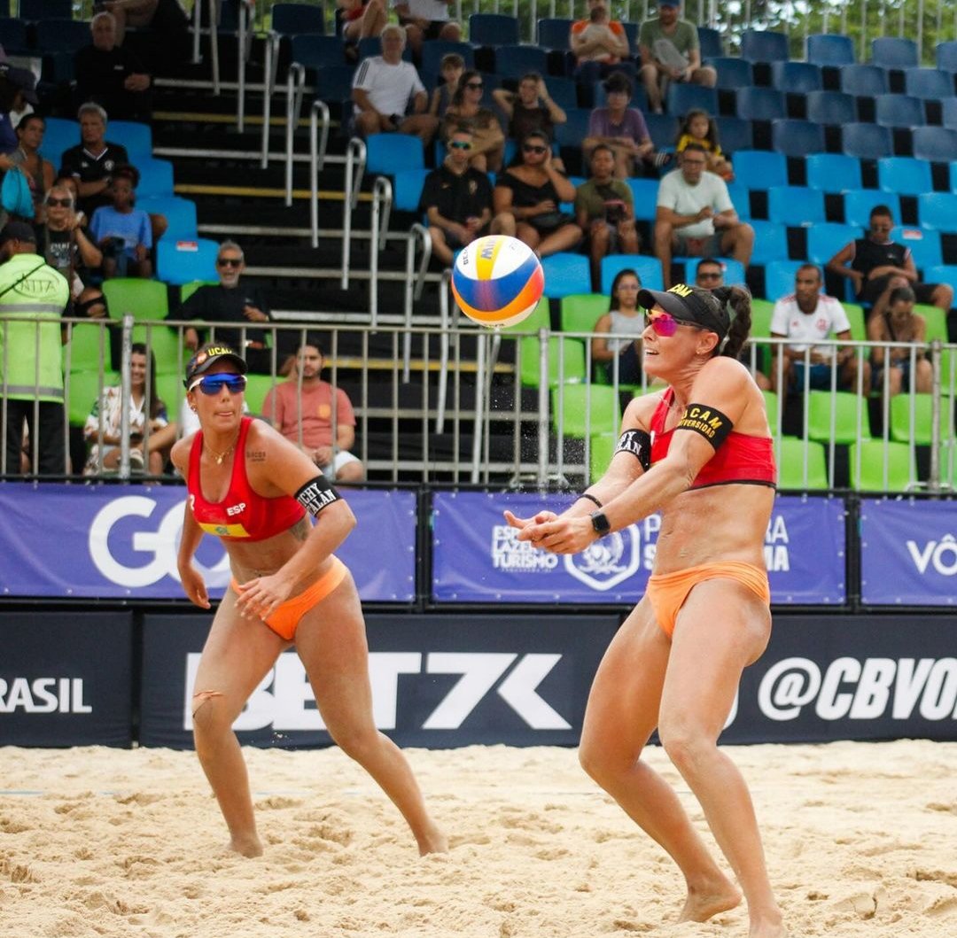 🏐🏖️#VoleyPlaya Elite16 Brasilia🇧🇷 Qualy 1♀️ ❌ Liliana Fernández/Paula Soria pierden 19-21, 19-21 🆚 Klinger/Klinger🇦🇹 🥵Tras 6 torneos y 22 partidos en 40 dias con viajes duros, toca descansar un poquito y a por la Nations Cup y los últimos 3 torneos💪 👏Enorme lucha chicas!