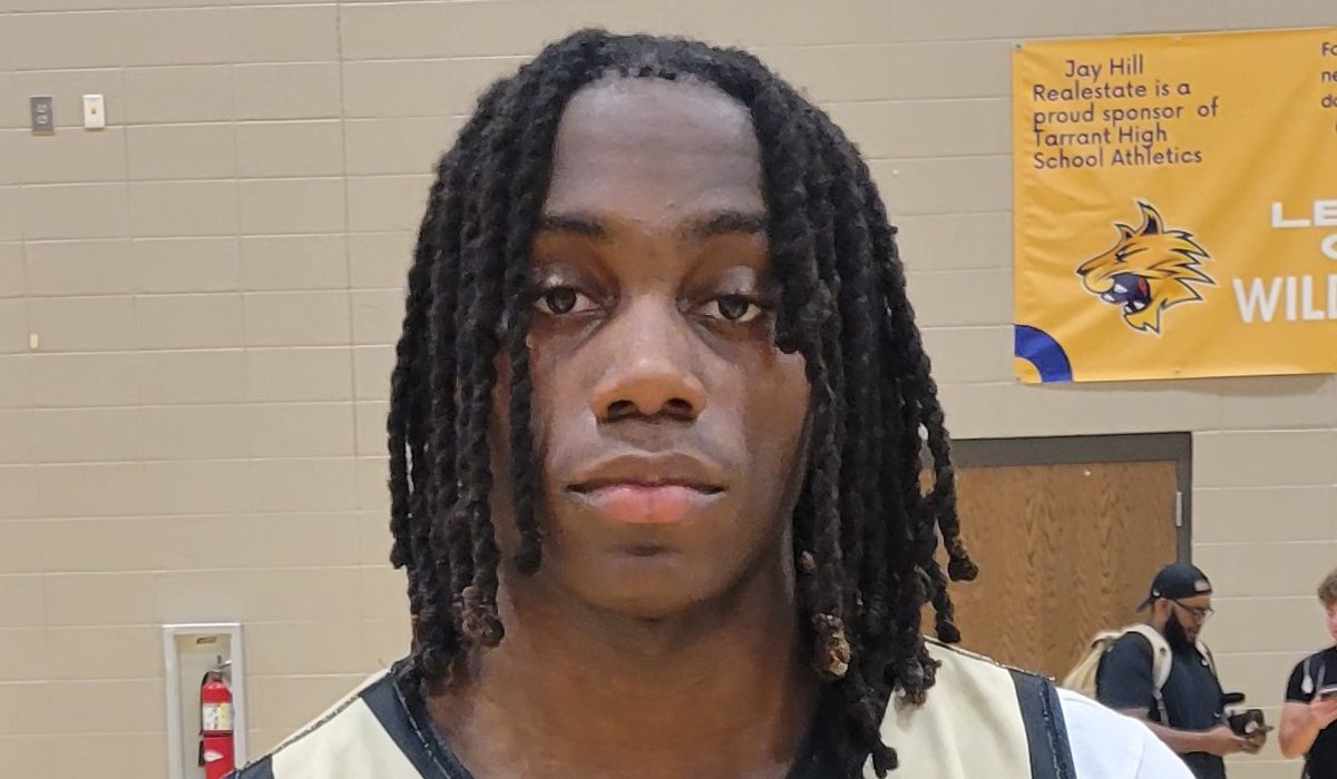 '26 Karez Demory will outwork you.

He uses his athleticism to impact the game on both ends of the court.

<a href="/JHillsman/">JHillsman</a> writes more:
ontheradarhoops.com/otr-hoops-prov…