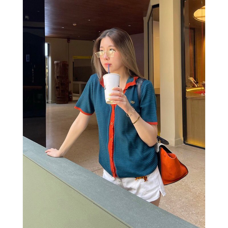 PlainandPlane Sunshine Knit Polo เสื้อนิตโปโลคอวี ไหมพรมเนื้อนุ่ม สีเขียวนง

💖650 free shipping💖 new but washed

#tgdaco #merge #mitr #givememuseums #rallymovement #ruthlessstudio #sheknows #keepsdesign #maisonkeeps #rolliroo #balladsco #mergeofficial #tres #thefreckledmarket