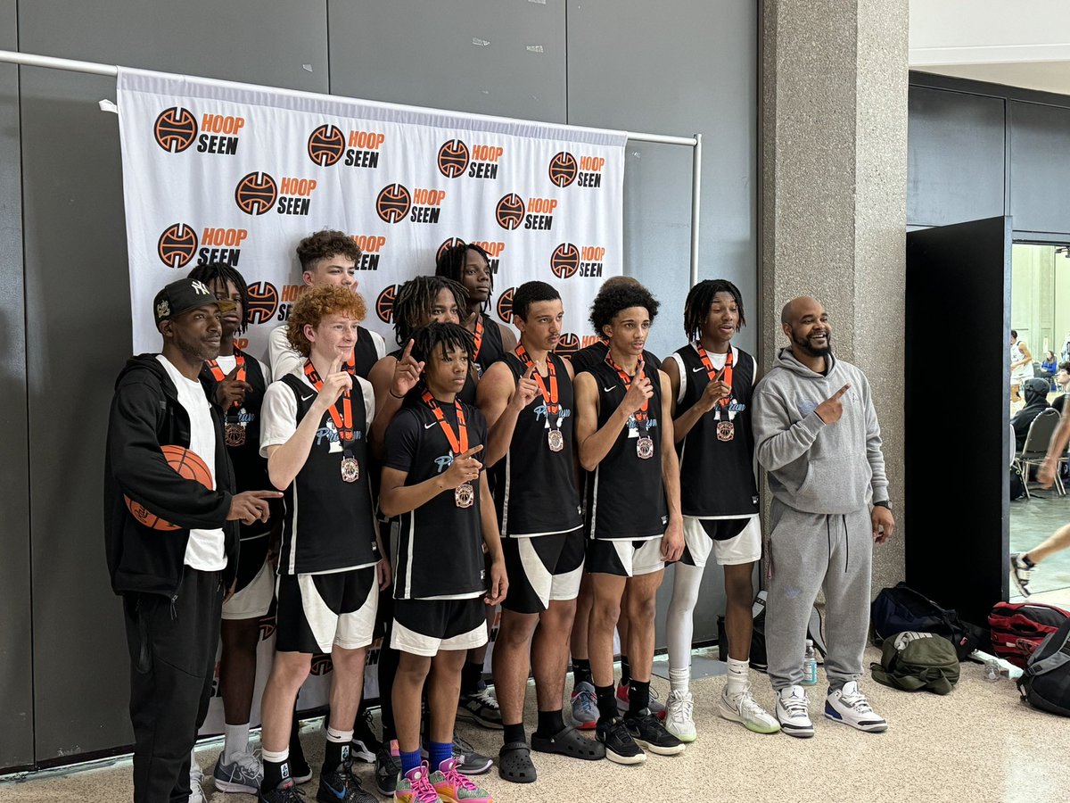 Noah_Rose08's tweet image. This past weekend i got the opportunity to travel to Louisville Kentucky and play basketball with @TheProgramMI. Winning a he Gold Bracket for U15.