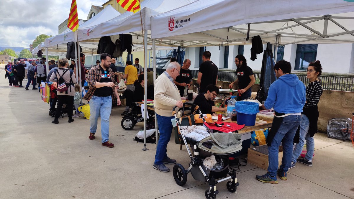 🥘 Fort agraïment al CulActiu Can Panxut, Associació de veïns del barri vell i al Bar del Teatre per organitzar aquesta jornada.
L'organització popular és el petit motor de transformació social!
Tots hi guanyem ✊🏽