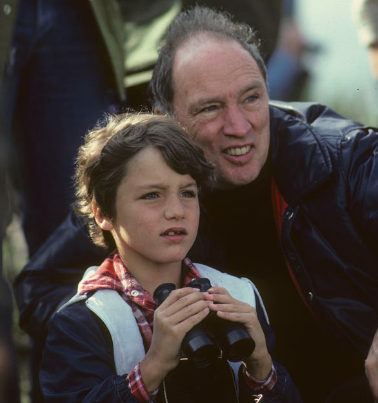 The childhood photos of Canada's Prime Ministers. Not all of them, but I tried to find as many as I could. Justin Trudeau with his father Pierre in the early-1980s. 1/🧵