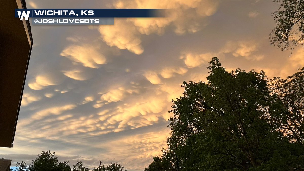 Did you see the spectacular mammatus clouds over Kansas last night?