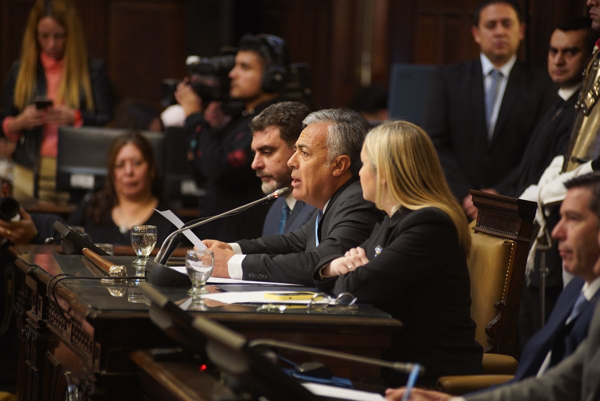 El inicio del año 2024 ha sido extremadamente desafiante, con la recaudación de impuestos de origen nacional y provincial cayendo a un ritmo muy acelerado. Para ponerlo en perspectiva, en los primeros tres meses de pandemia, los ingresos tributarios nacionales y provinciales en