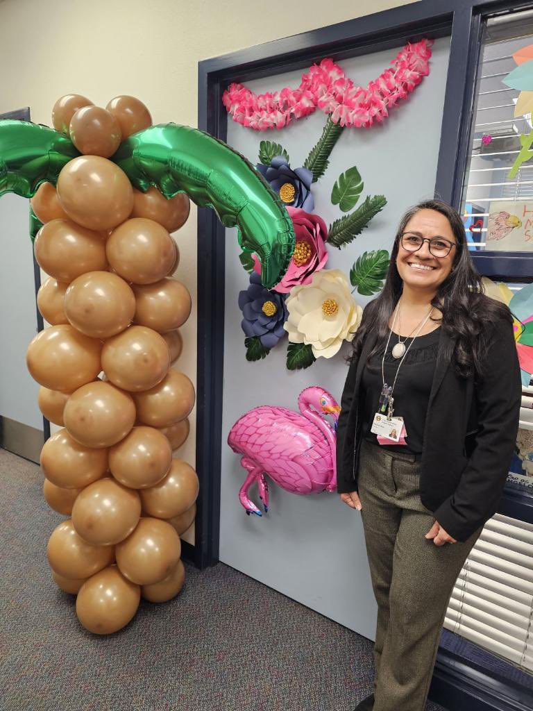 cis_puentes_AMS's tweet photo. Happy Principals Appreciation Day Mrs. Ruiz! Thank you for always supporting your CIS program!
#HMSHAWKS_CISD #CISELPASO https://t.co/yyiMAUbIDC