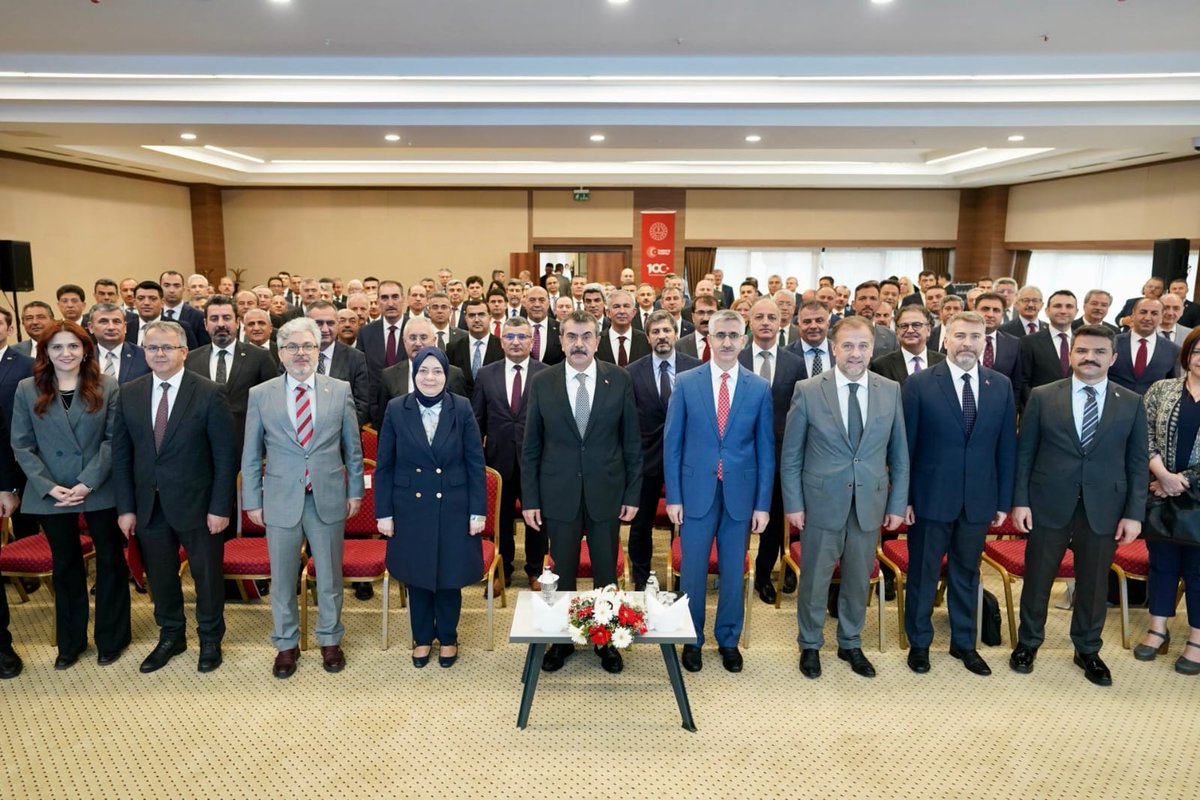 ZonguldakMEM's tweet photo. İl Millî Eğitim Müdürümüz Sayın Osman Bozkan, Millî Eğitim Bakanımız Prof.Dr. Sayın Yusuf Tekin'in başkanlığında 81 ilin millî eğitim müdürleriyle yapılan istişare toplantısına katıldı.
Toplantıda; Türkiye Yüzyılı Maarif Modeli Öğretim Programları,  Öğretmenlik Meslek Kanunu, eğitimin küresel anlamdaki dönüşümü, okullarda huzur iklimi içinde eğitim öğretim çalışmalarının temini ve eğitim alanındaki yeni yol haritası konularında istişarelerde bulunuldu.

@tcmeb @Yusuf__Tekin