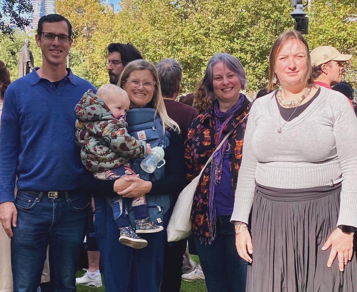 On Sunday I attended the No More: National rally against gender based violence march at @Library_Vic with my @VictorianGreens friends Tom Hannan, Ruth Jelley, Courtney May & Julie O’Brien. I had just come back from a women’s conference where a male MP had gone off script 1/3