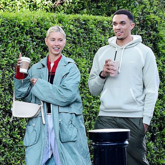 💘 NEW:

#LFC talisman Trent Alexander-Arnold has been spotted going on a cute coffee date with model Iris Law, daughter of actors Jude Law and Sadie Frost.