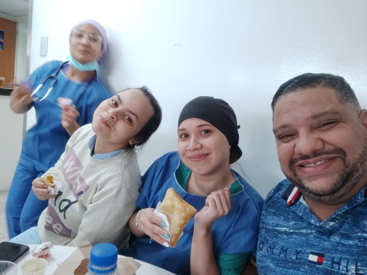 Feliz día del trabajador desde el Hospital IVSS Uyapar. Compartiendo desayuno que le traje al personal ... Se hizo el trabajo desde tempranito