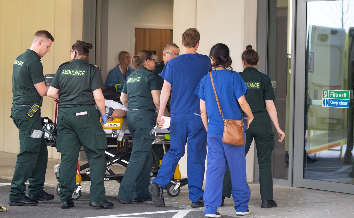 🚑 Did you know? Thanks to the work of @EastEnglandAmb and @AmvaleMedicalTL, our patients were moved from our old site to our new @RoyalPapworth hospital - a journey of 16 miles - in just one day, rather than the scheduled three. 👏 2/5