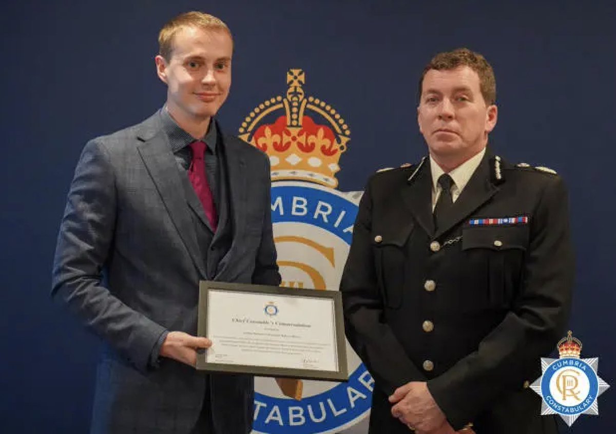Det Sgt Rob Hayes honoured for securing convictions against County Lines offenders whilst safeguarding those exploited by criminal gangs. news.cumbria.police.uk/news/recogniti…