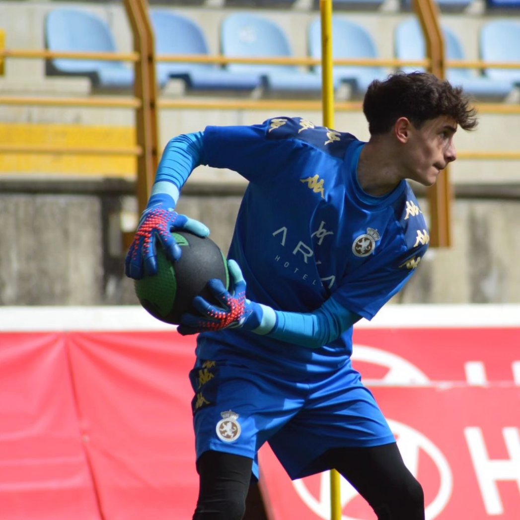 ⚽ 𝗘𝗻𝘁𝗿𝗲𝗻𝗮𝗺𝗶𝗲𝗻𝘁𝗼 

Iker, Choco y Prada, jugadores del Juvenil A, y Javi Palomares, portero del Cadete A, han participado en el entrenamiento del primer equipo.

#AúpaCultu
#CultuAcademia
